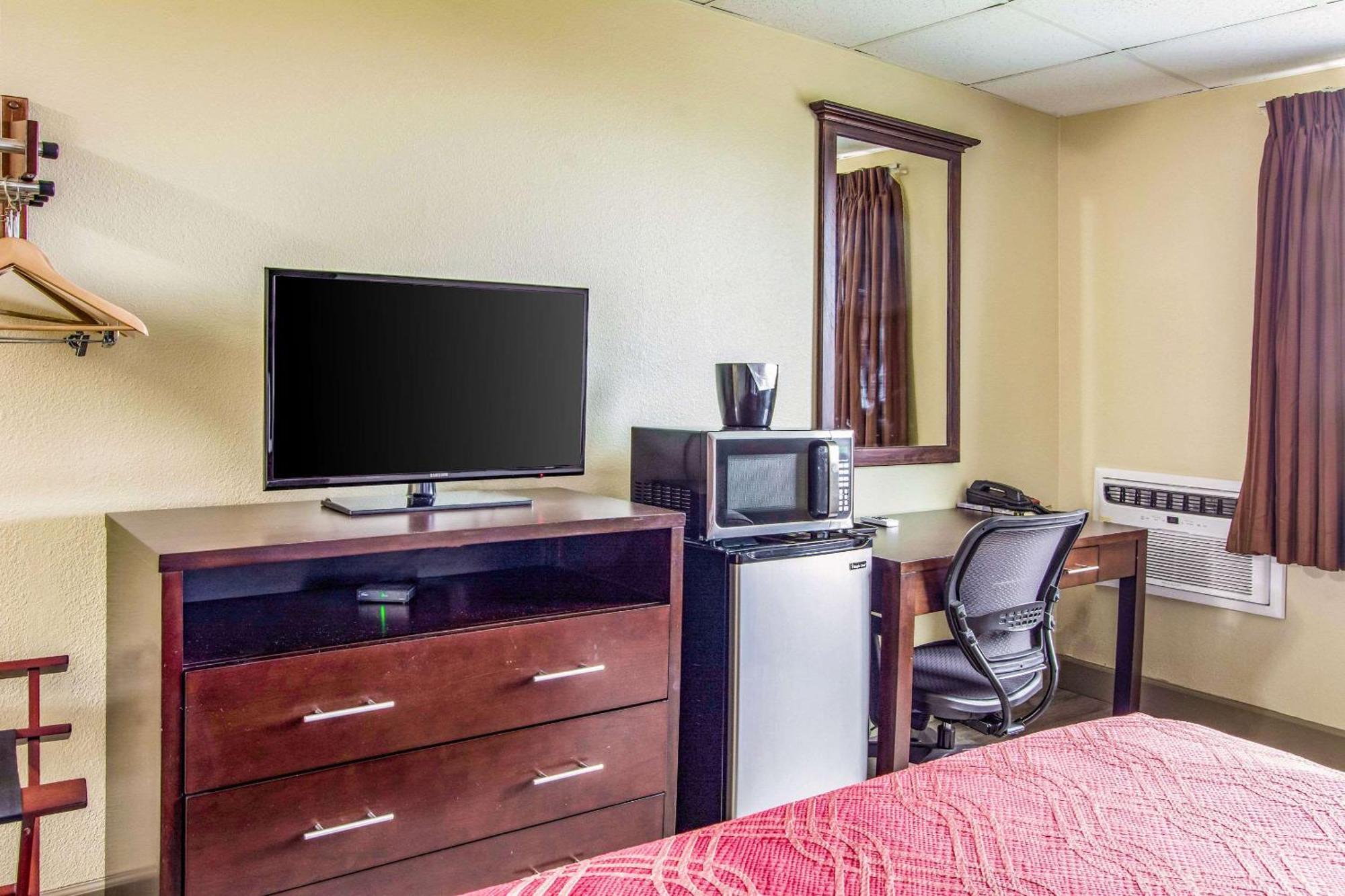 Econo Lodge Ньюпорт Экстерьер фото