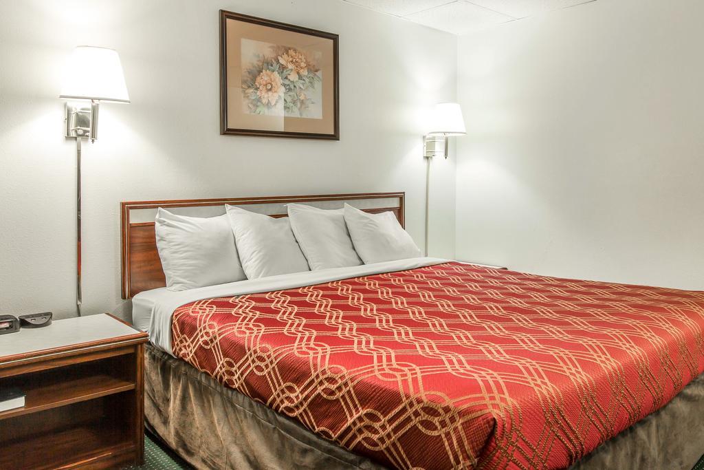 Econo Lodge Ньюпорт Экстерьер фото